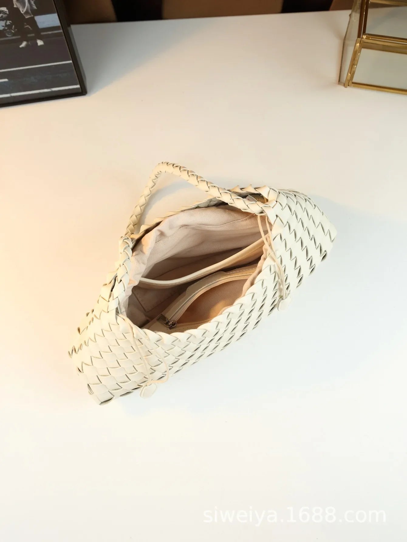 NOREVIA™ Crossbody Shoulder Bag