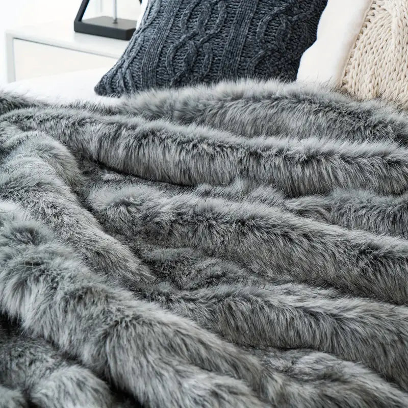Faux Fur Blanket - ARLUVI